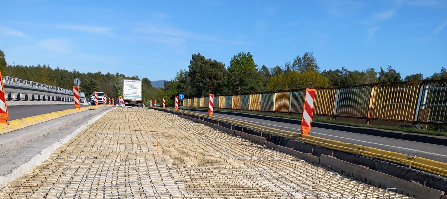 Rehabilitación de tablero de puente con malla FiberoX GFRP, autopista en Eslovaquia 2026